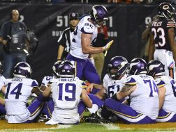 cropped_2017-10-10T040605Z_145046058_NOCID_RTRMADP_3_NFL-MINNESOTA-VIKINGS-AT-CHICAGO-BEARS